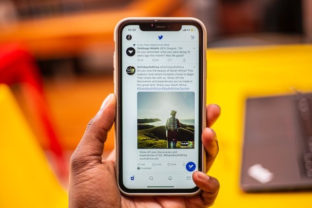 if you like then unlike a tweet does it show up on timeline